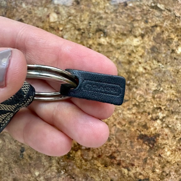 Coach vintage teardrop Black Signature Keychain - Picture 5 of 5